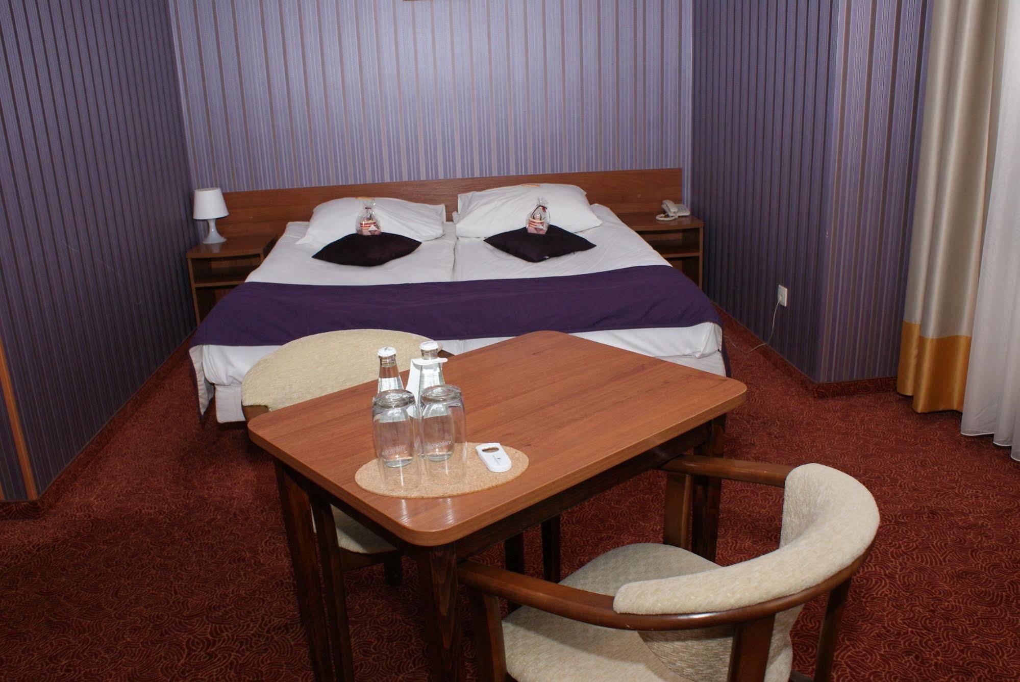 Grot Hotel Malbork Exterior photo